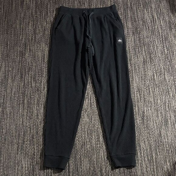 ALO Yoga Pants - Alo yoga muse jogger